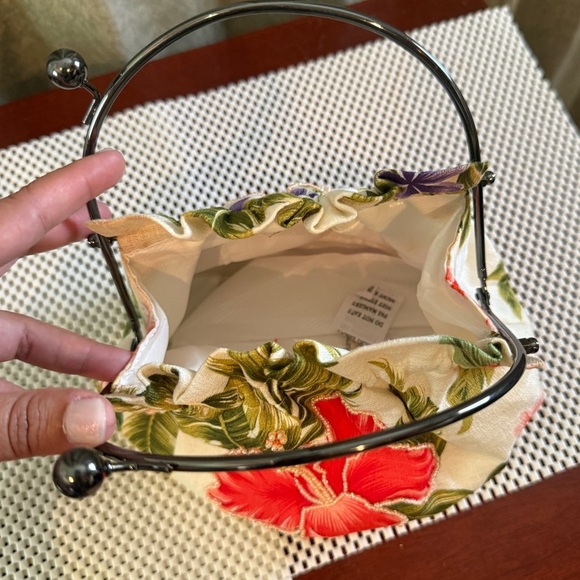 Floral Print Handbag with Metal Handle - Picture 5 of 5
